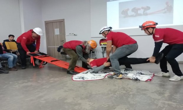 Hasta Taşıma Teknikleri Anlatıldı